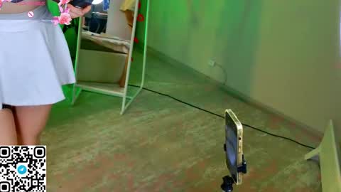 Emilia online show from November 30, 3:05 pm