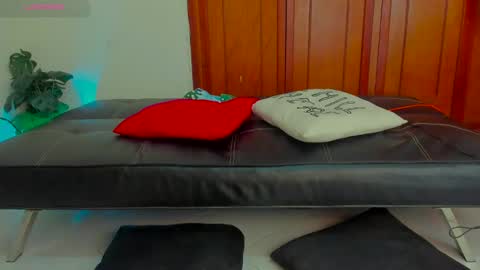 Snapshot of damn_fantasy chatting on January 27, 9:22 pm Kary-- independent model Schedule 0530am-1000am colombian time online show from January 27, 9:22 pm