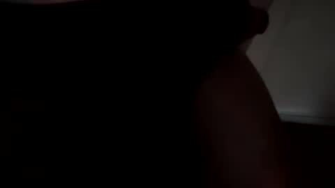 Snapshot of damnimhandsome25 chatting on February 20, 12:41 am Clyde online show from February 20, 12:41 am