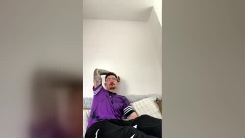 damo111694 online show from March 24, 12:10 pm