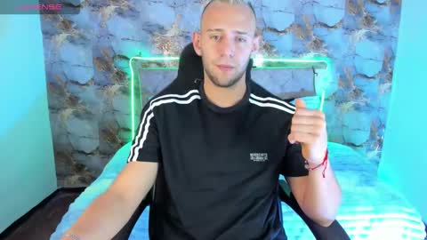 Snapshot of damon_baker0 chatting on February 16, 2:46 pm Damon bakert online show from February 16, 2:46 pm