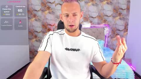 Snapshot of damon_baker0 chatting on March 3, 2:23 pm Damon bakert online show from March 3, 2:23 pm