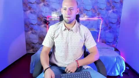 Snapshot of damon_baker0 chatting on June 16, 1:25 pm Damon bakert online show from June 16, 1:25 pm