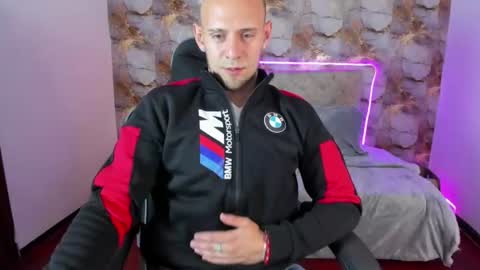 Snapshot of damon_baker0 chatting on June 18, 3:27 pm Damon bakert online show from June 18, 3:27 pm