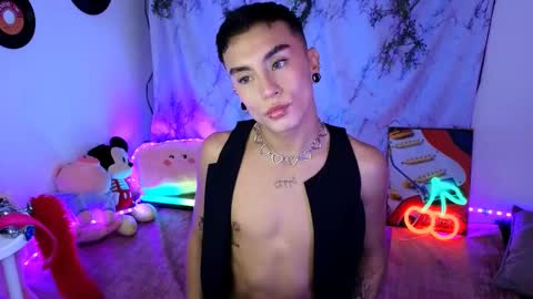 damon_clark_ online show from February 16, 7:16 pm