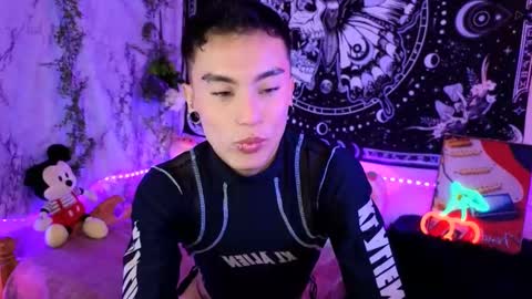 damon_clark_ online show from March 3, 7:06 pm