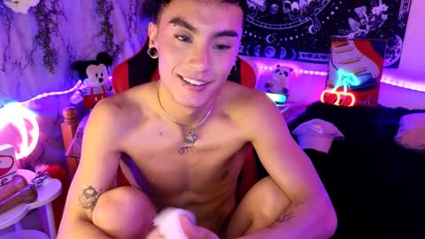 damon_clark_ online show from March 5, 9:59 pm