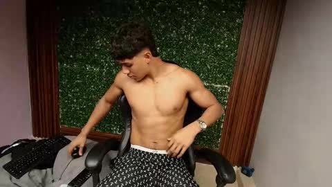 Snapshot of damon_sw chatting on January 13, 7:30 pm damon online show from January 13, 7:30 pm