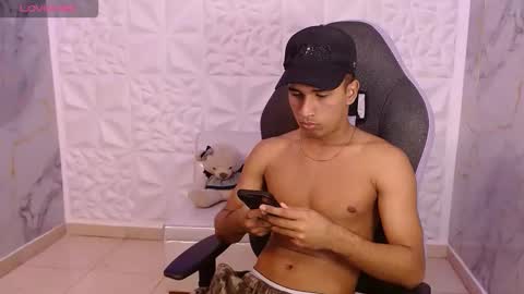 Snapshot of damondark_ chatting on February 26, 3:05 am Damon online show from February 26, 3:05 am