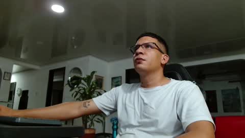 damyan_2003 online show from April 7, 3:40 am