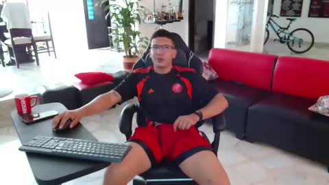 damyan_2003 online show from May 1, 2:32 pm