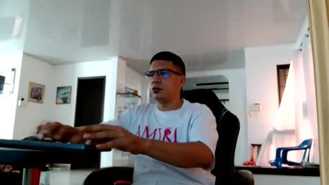 damyan_2003 online show from May 28, 2:03 pm
