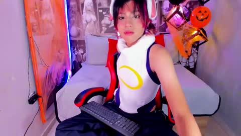 D A N online show from October 31, 2:18 pm