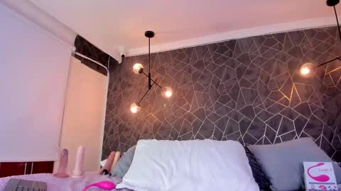    online show from October 31, 9:43 am