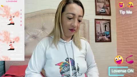 Snapshot of danamontana chatting on January 14, 1:39 pm danamontana online show from January 14, 1:39 pm