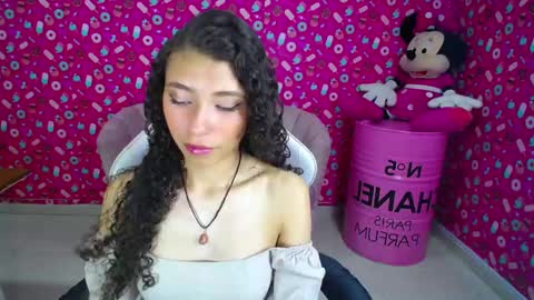 Snapshot of danatella_a chatting on February 6, 4:58 pm Danatella online show from February 6, 4:58 pm