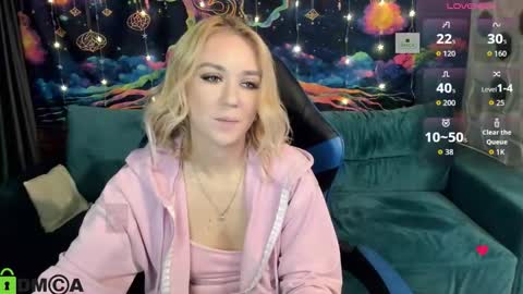 dances_queen online show from December 16, 7:57 am