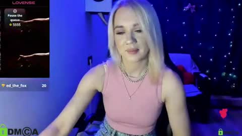 Snapshot of dances_queen chatting on June 22, 7:05 am dances_queen online show from June 22, 7:05 am