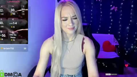 Snapshot of dances_queen chatting on June 24, 7:07 am dances_queen online show from June 24, 7:07 am