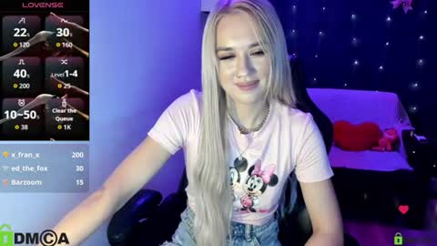 Snapshot of dances_queen chatting on July 14, 10:21 am dances_queen online show from July 14, 10:21 am