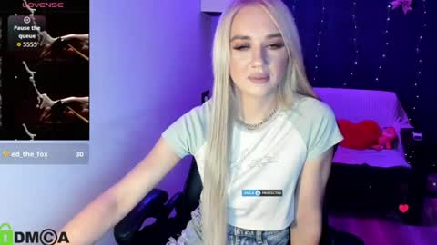 Snapshot of dances_queen chatting on July 15, 7:13 am dances_queen online show from July 15, 7:13 am
