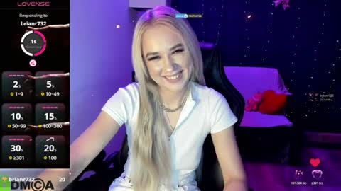 Snapshot of dances_queen chatting on July 16, 7:03 am dances_queen online show from July 16, 7:03 am