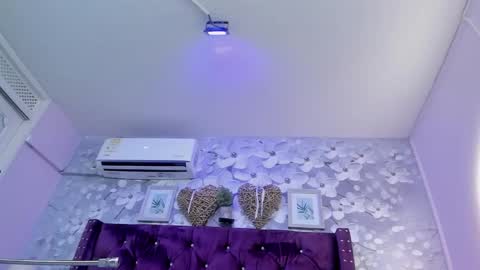 Snapshot of danee_19 chatting on February 8, 11:46 am Daniela online show from February 8, 11:46 am