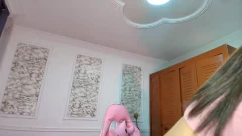 Danella Houston online show from December 5, 5:53 pm