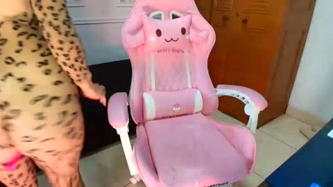 Danella Houston online show from December 16, 5:51 pm