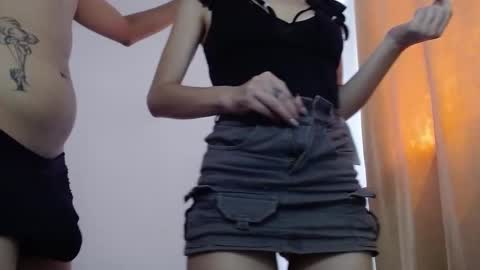 Snapshot of dangerouspassion777 chatting on October 23, 4:17 pm Ela and Santi online show from October 23, 4:17 pm