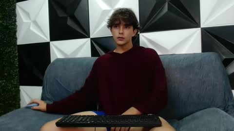 Snapshot of dani_cumboy chatting on December 11, 1:58 am dani_cumboy online show from December 11, 1:58 am