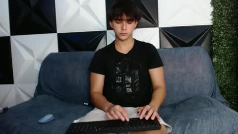 Snapshot of dani_cumboy chatting on December 12, 3:21 am dani_cumboy online show from December 12, 3:21 am