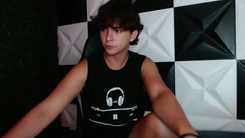 Snapshot of dani_cumboy chatting on December 28, 2:22 am dani_cumboy online show from December 28, 2:22 am