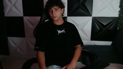 Snapshot of dani_cumboy chatting on January 8, 2:25 am dani_cumboy online show from January 8, 2:25 am