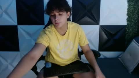 Snapshot of dani_cumboy chatting on January 24, 6:14 am dani_cumboy online show from January 24, 6:14 am