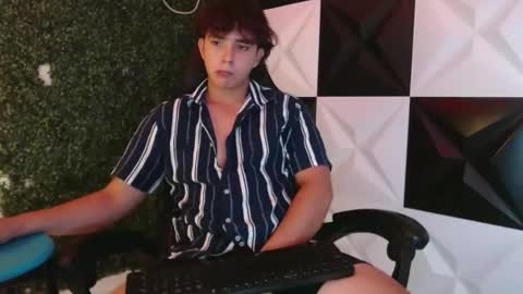 Snapshot of dani_cumboy chatting on February 15, 3:31 am dani_cumboy online show from February 15, 3:31 am