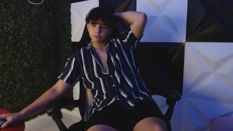 Snapshot of dani_cumboy chatting on February 18, 2:05 am dani_cumboy online show from February 18, 2:05 am