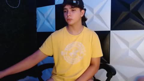 Snapshot of dani_cumboy chatting on February 27, 7:44 am dani_cumboy online show from February 27, 7:44 am