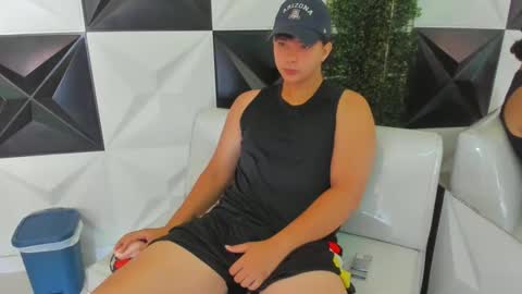 Snapshot of dani_cumboy chatting on November 14, 1:32 pm dani_cumboy online show from November 14, 1:32 pm