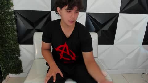 Snapshot of dani_cumboy chatting on November 20, 1:55 pm dani_cumboy online show from November 20, 1:55 pm