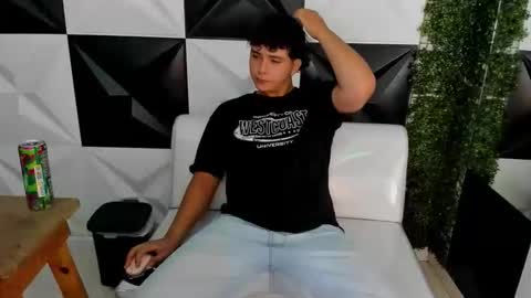 Snapshot of dani_cumboy chatting on November 28, 3:04 pm dani_cumboy online show from November 28, 3:04 pm