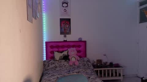 Snapshot of dani_dancer chatting on December 20, 1:23 am Dani Dancer online show from December 20, 1:23 am