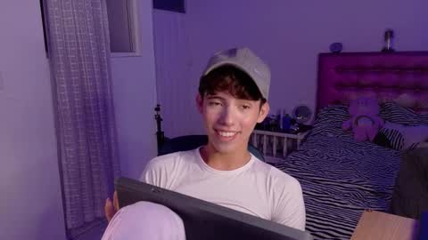 Snapshot of dani_dancer chatting on February 12, 12:05 am Dani Dancer online show from February 12, 12:05 am