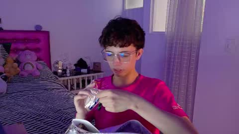 Snapshot of dani_dancer chatting on February 22, 9:24 pm Dani Dancer online show from February 22, 9:24 pm