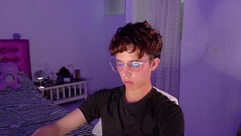 Snapshot of dani_dancer chatting on February 23, 10:07 pm Dani Dancer online show from February 23, 10:07 pm