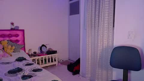 Snapshot of dani_dancer chatting on March 5, 11:23 pm Dani Dancer online show from March 5, 11:23 pm