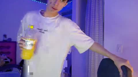 Snapshot of dani_dancer chatting on April 2, 11:13 pm Dani Dancer online show from April 2, 11:13 pm