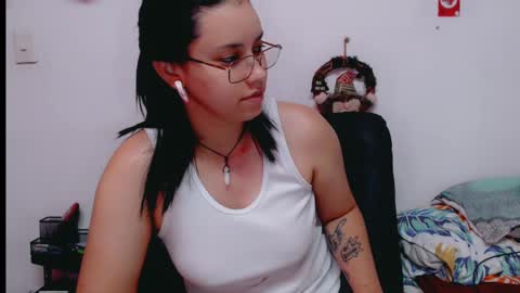 dani y jocelyn online show from December 13, 8:47 pm