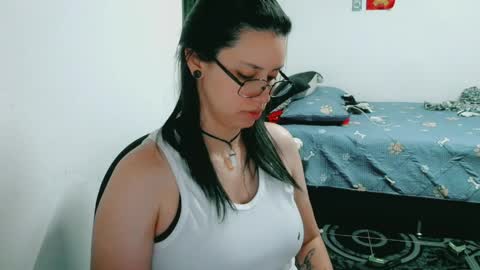 dani y jocelyn online show from April 8, 6:19 pm