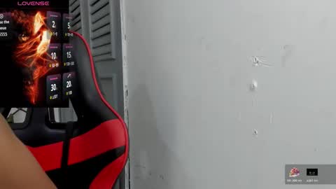 Snapshot of dani_lue chatting on November 13, 2:16 pm dani_lue online show from November 13, 2:16 pm